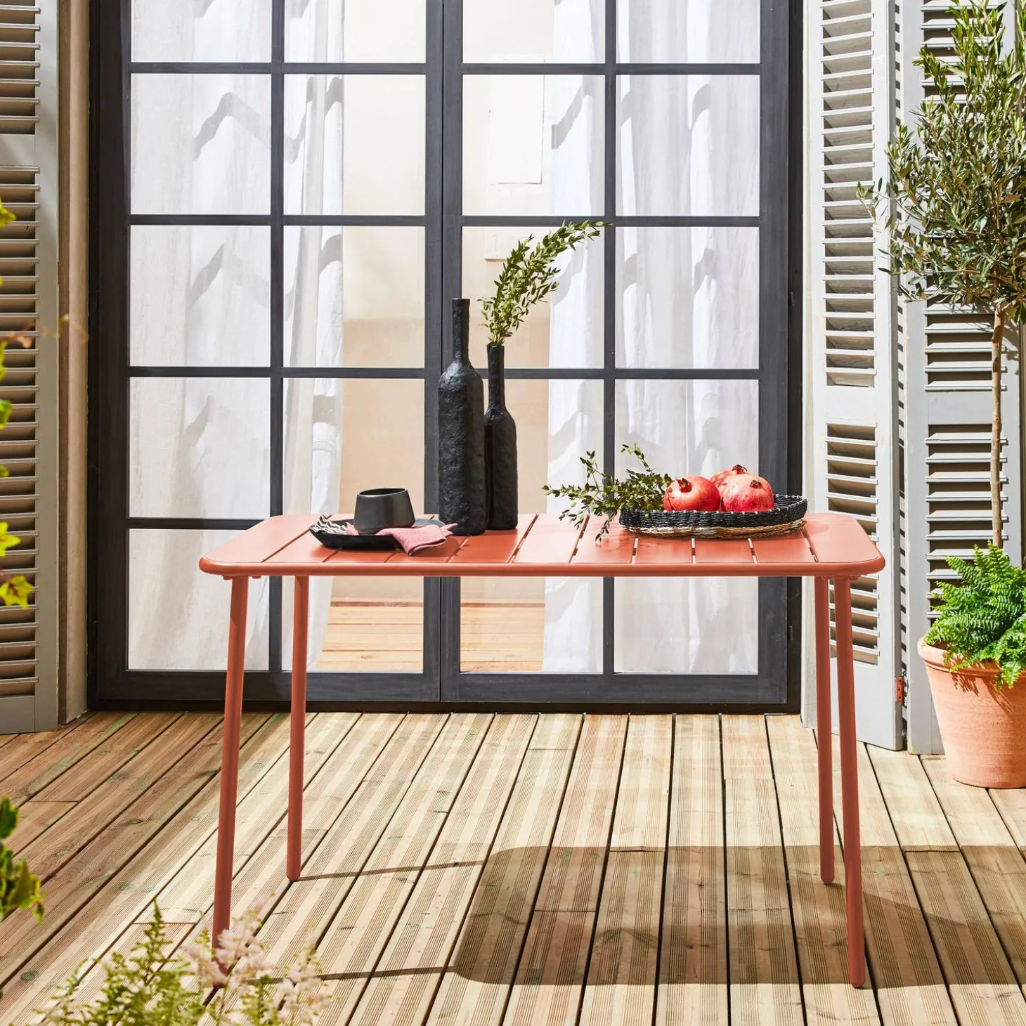 Metal garden table for 4 people