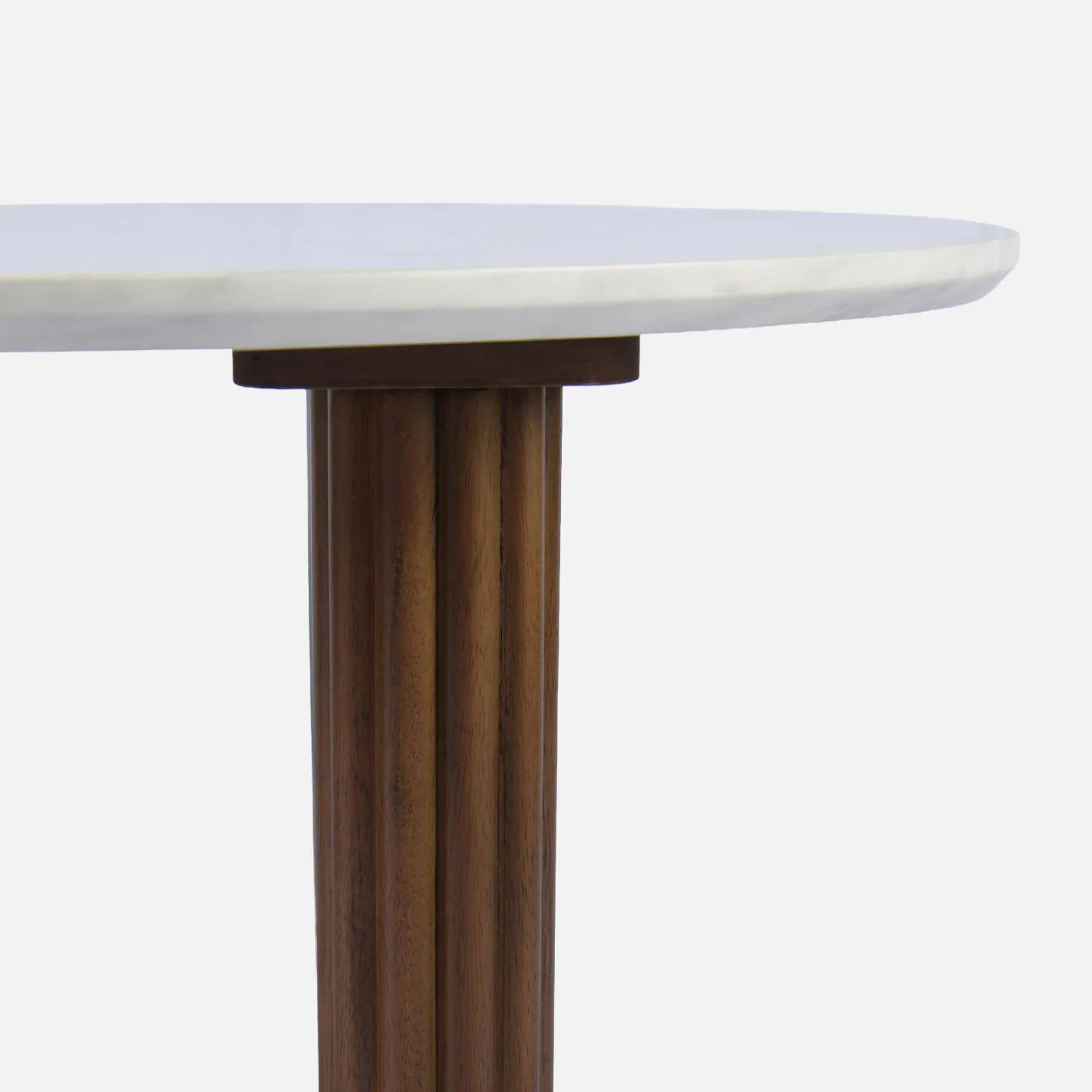 Oval coffee table in rubberwood with stone effect veneer