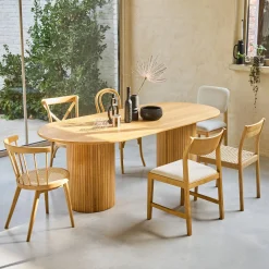 Oval dining table in rubberwood and oak veneer for 8 seats