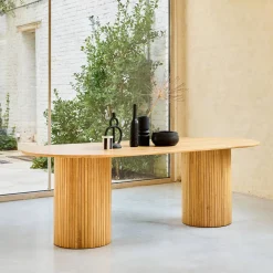 Oval dining table in rubberwood and oak veneer for 8 seats