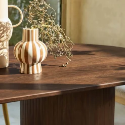 Oval dining table in rubberwood and oak veneer for 8 seats