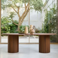 Oval dining table in rubberwood and oak veneer for 8 seats