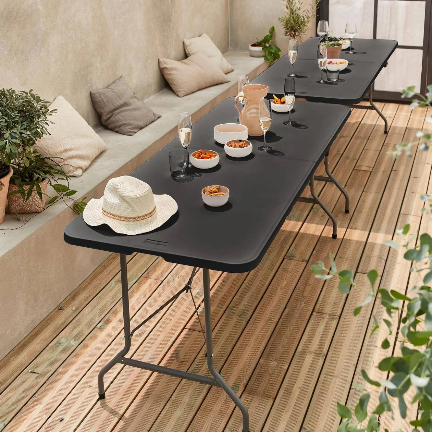 Pair of foldable plastic reception tables