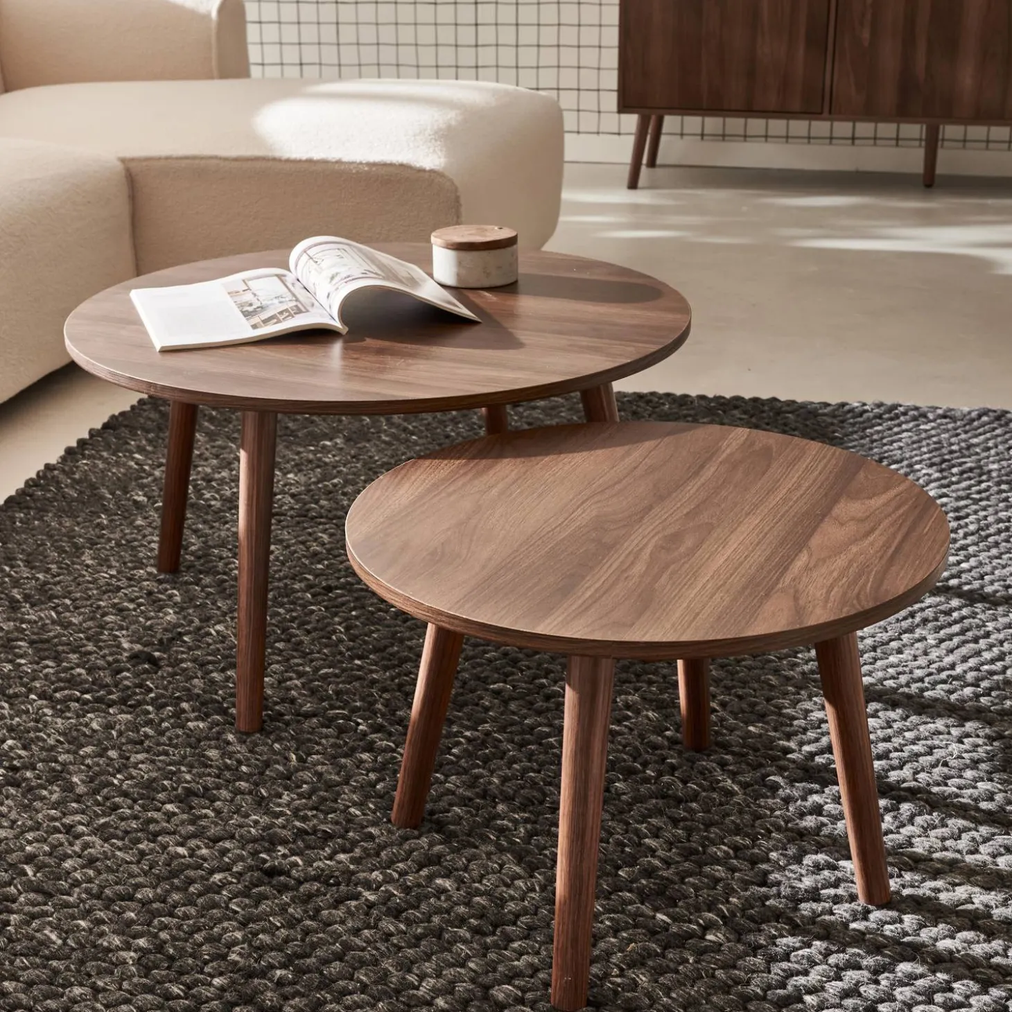 Pair of nesting coffee tables with wood effect