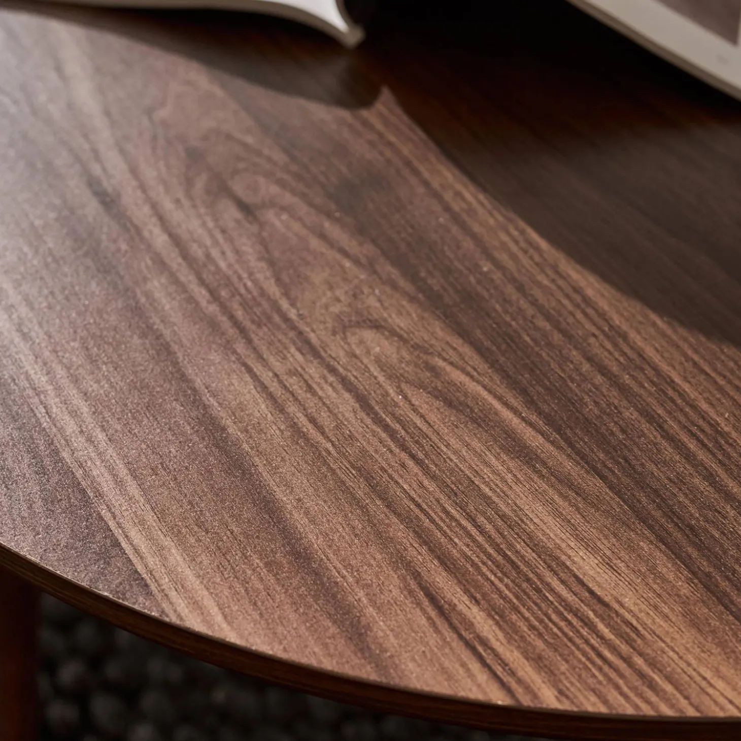 Pair of nesting coffee tables with wood effect