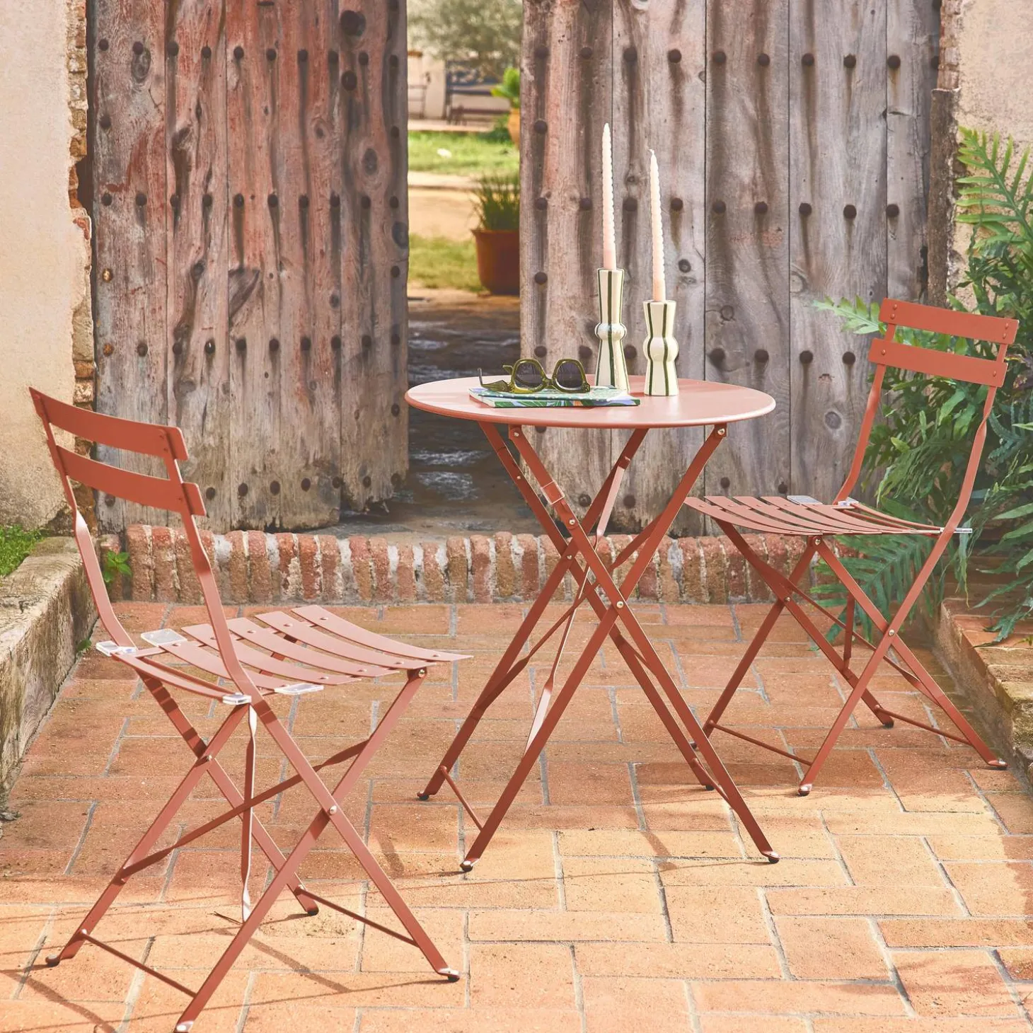 Round folding metal bistro garden table with 2 chairs