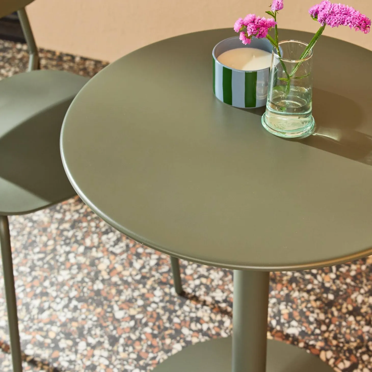 Round steel bistro garden table + 2 chairs