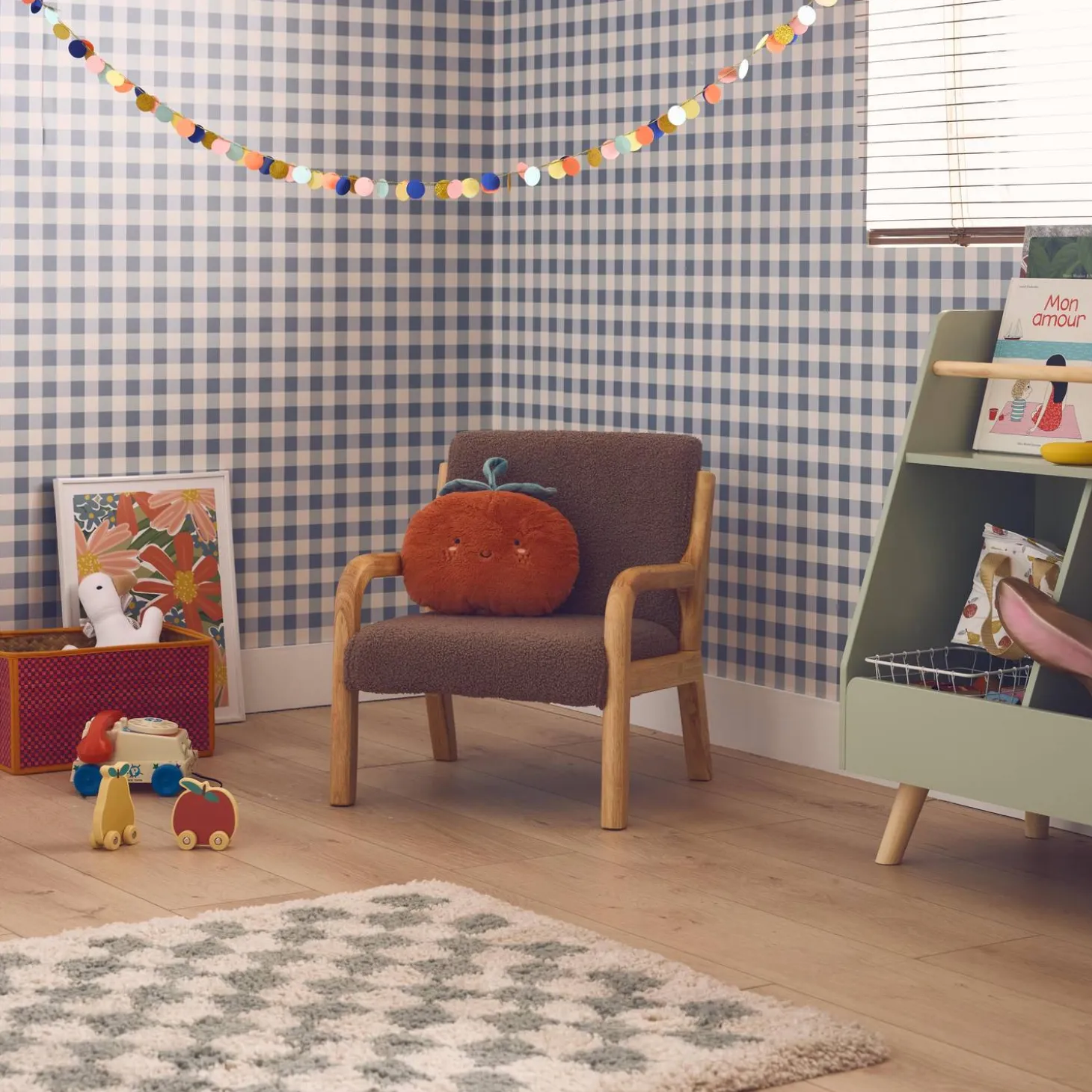 Scandinavian children's armchair in wood and bouclette fabric