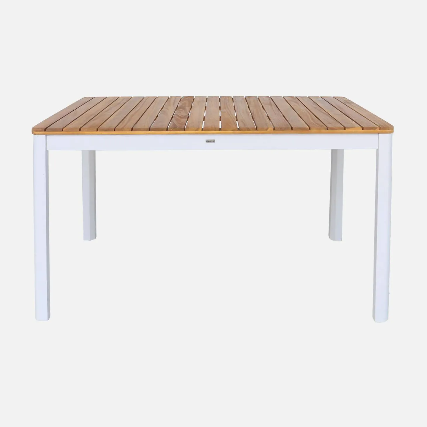 6-seater acacia garden table with rounded corners