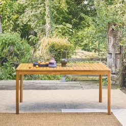 8-seater acacia wooden garden table with rounded corners