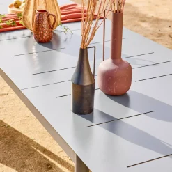 8-seater aluminium extendable garden table