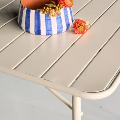 6-seater folding metal garden table with 6 chairs