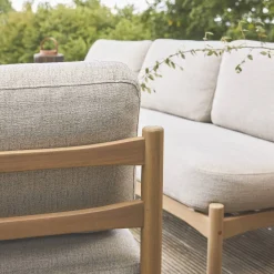5-seater garden furniture set in acacia wood