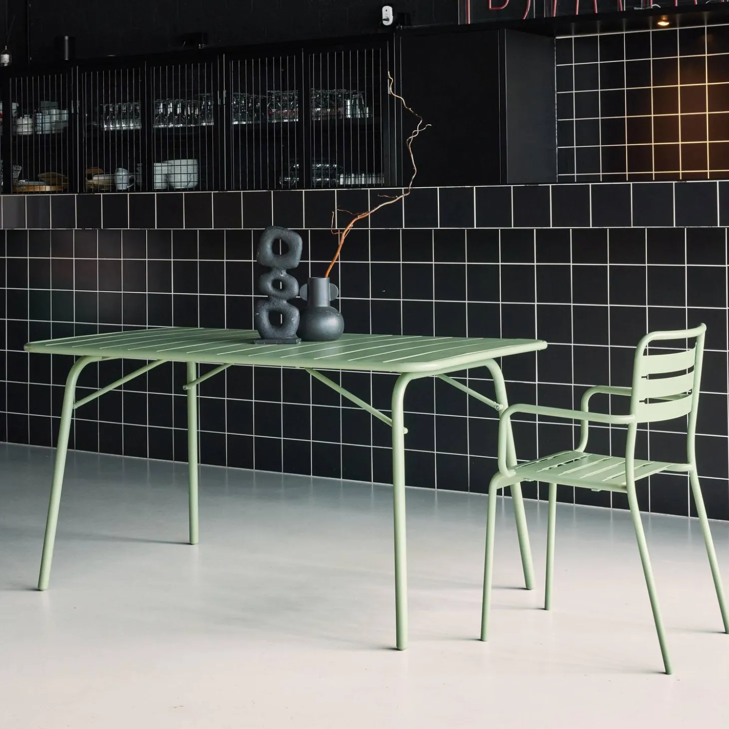 4-seater metal folding garden table 140cm