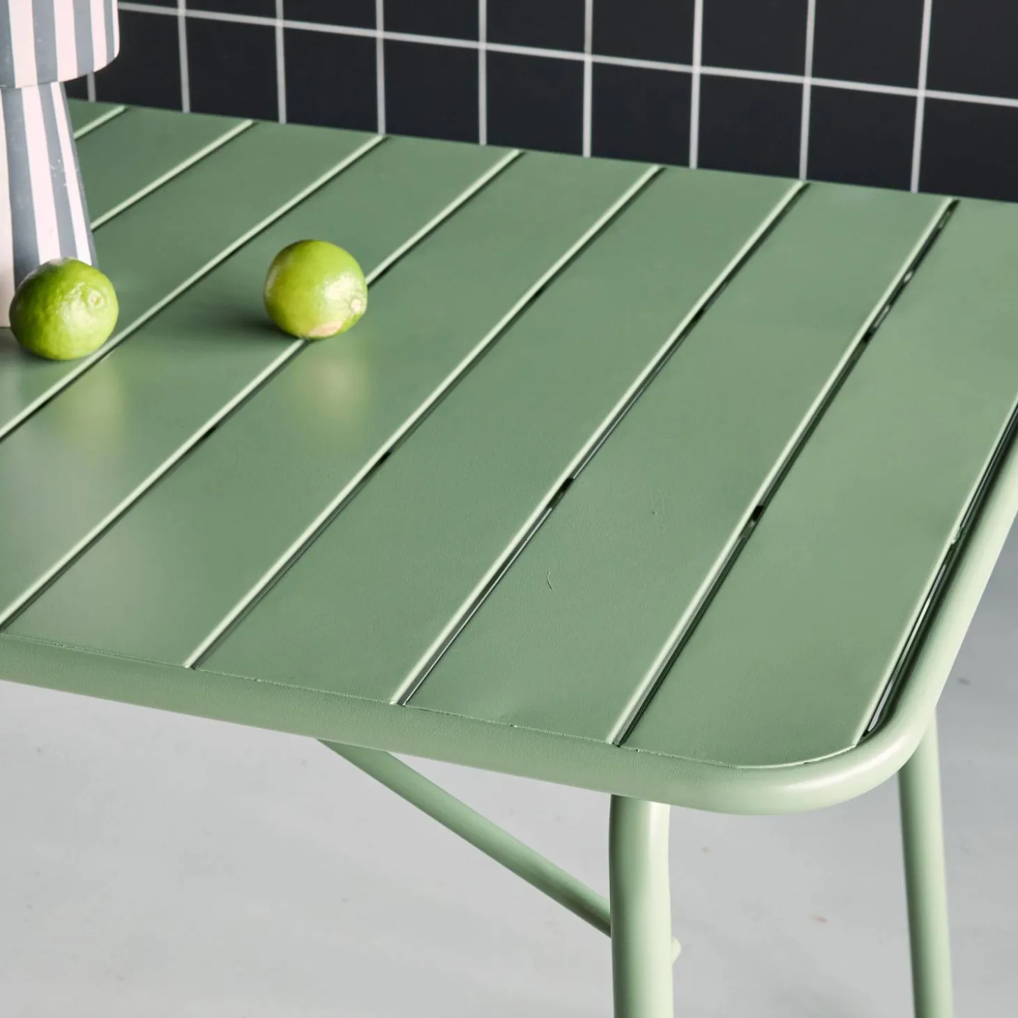 4-seater metal folding garden table 140cm