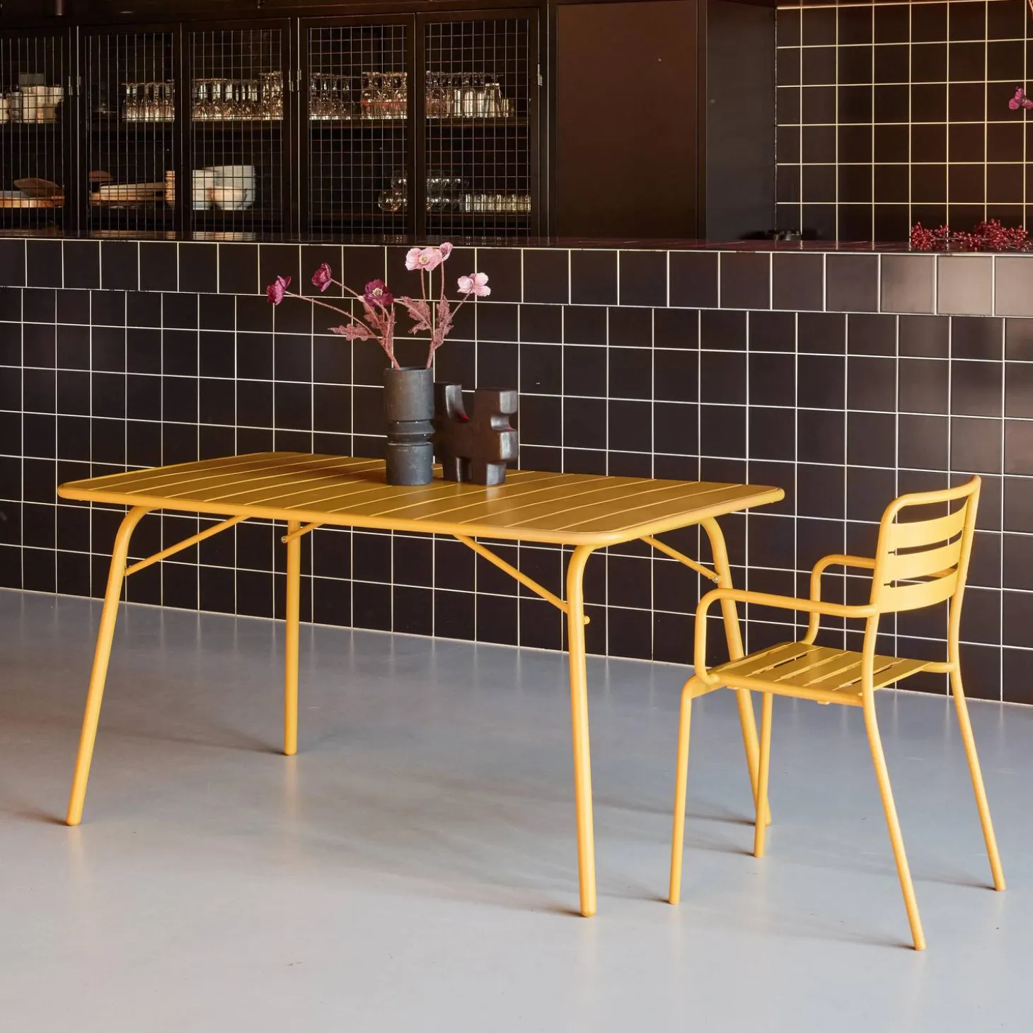 4-seater metal folding garden table 140cm