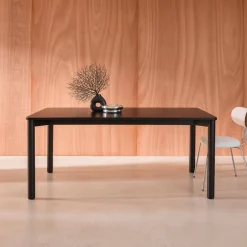 6-seater rectangular dining table with rubberwood and oak veneer