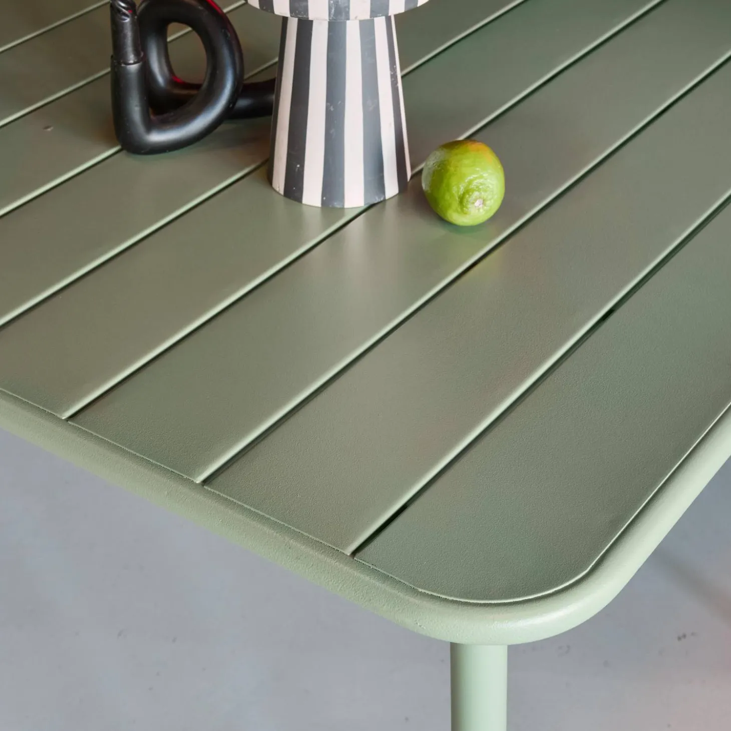 6-8 seater rectangular steel garden table