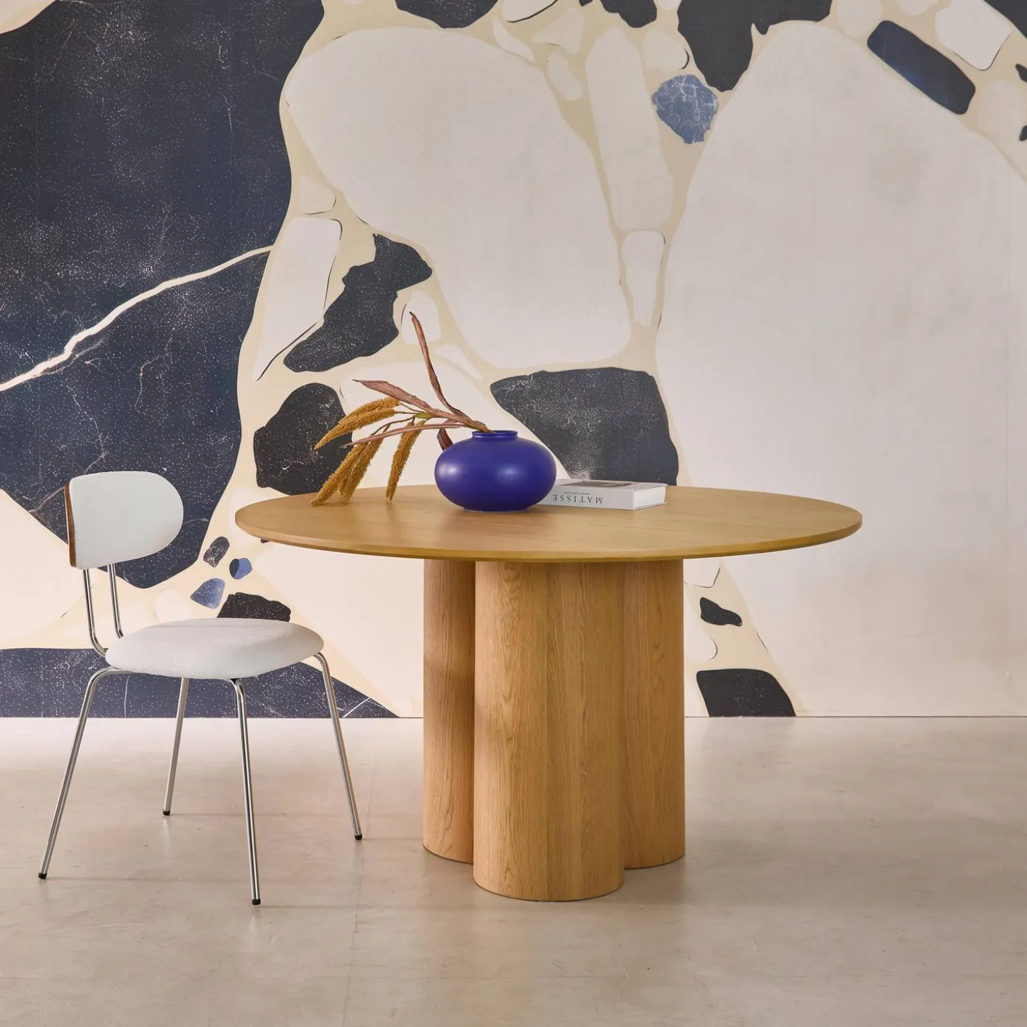4-seater round dining table, rubberwood and oak veneer