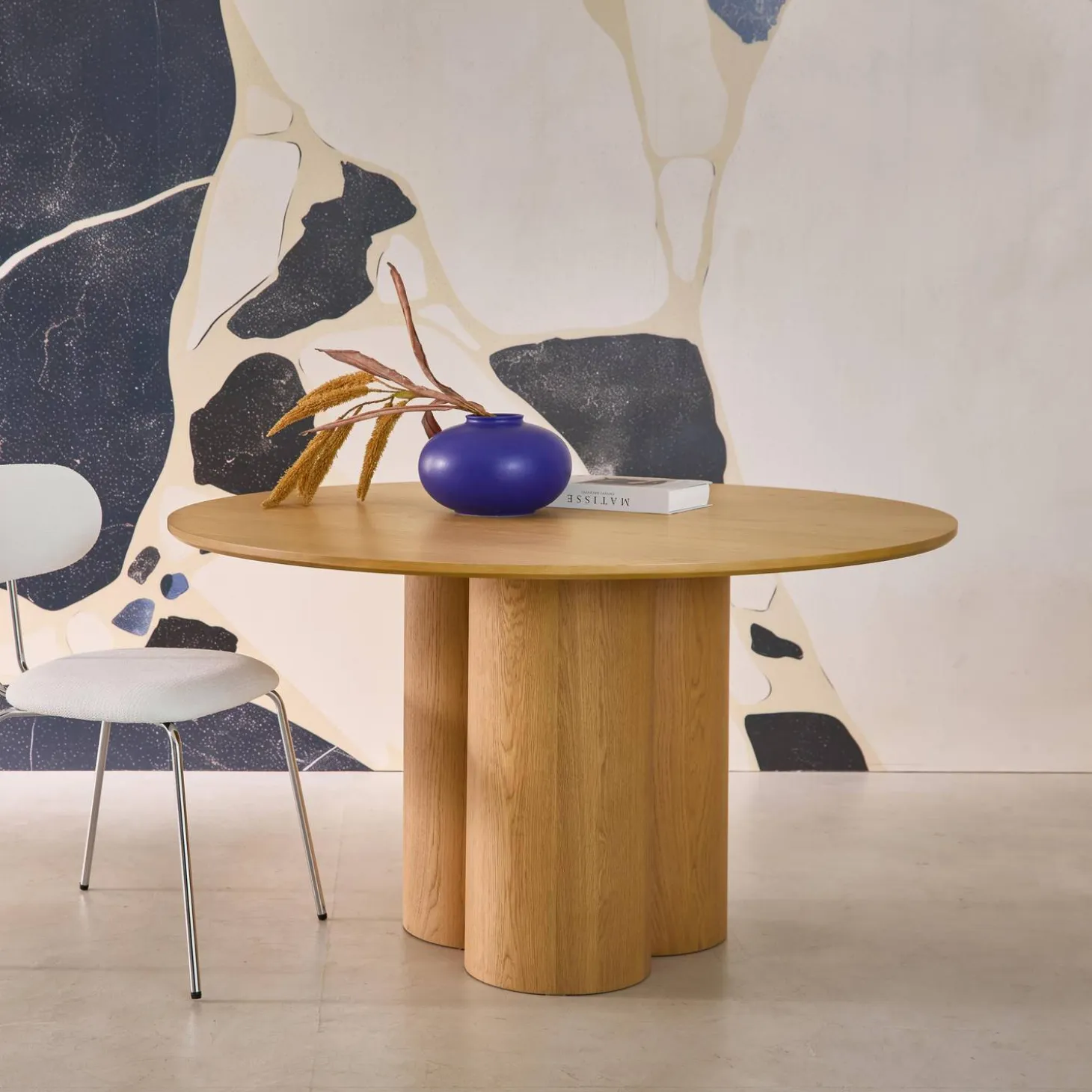 4-seater round dining table, rubberwood and oak veneer