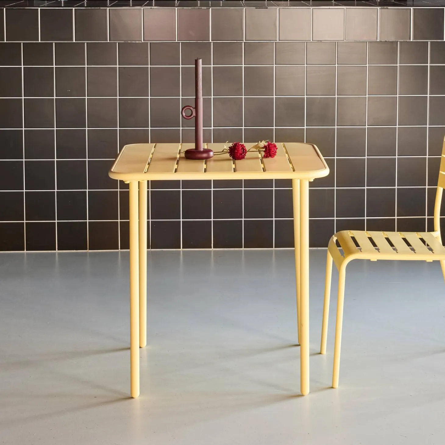 2-seater square steel garden table