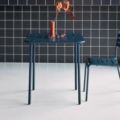 2-seater square steel garden table