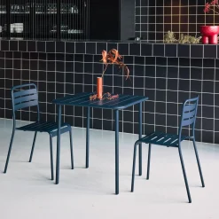 2-seater square steel garden table set with 2 chairs