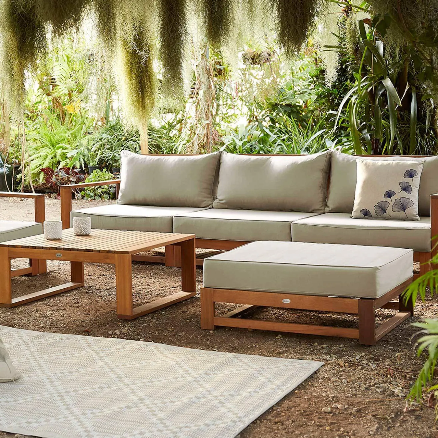 5-seater wooden garden sofa