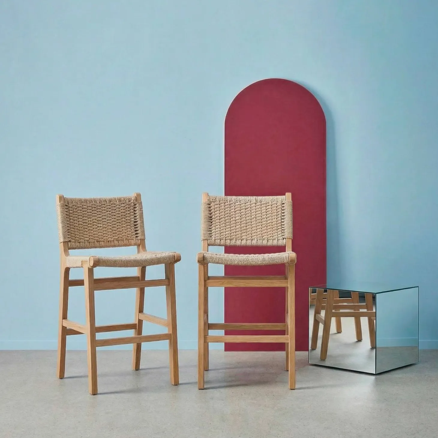Set of 2 bar stools made of rubberwood with rope seating