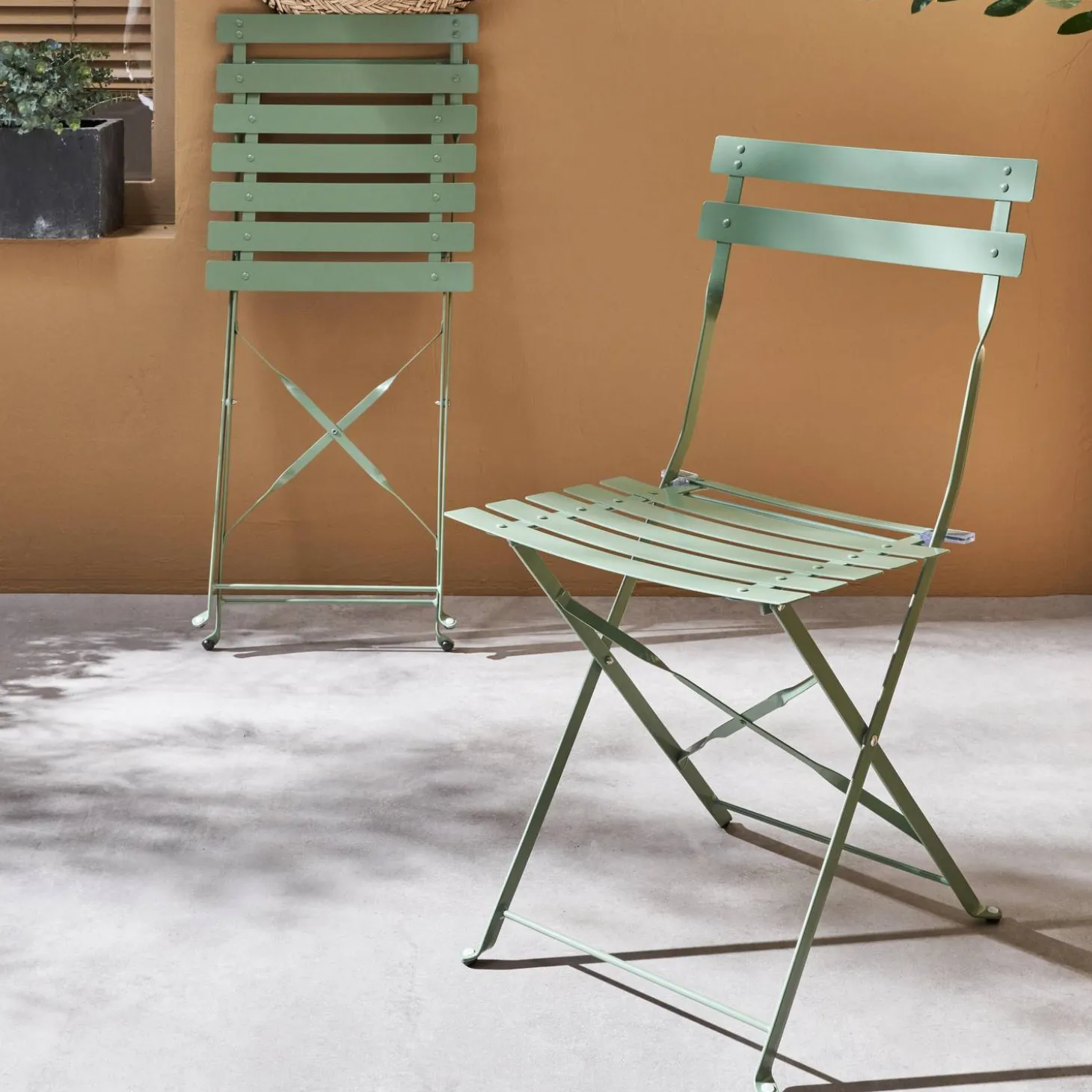 Set of 2 folding garden chairs