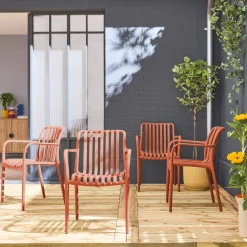 Set of 4 plastic garden armchairs