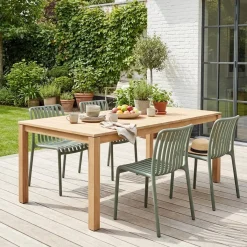 Set of 4 stackable plastic garden chairs