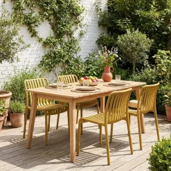 Set of 4 stackable plastic garden chairs