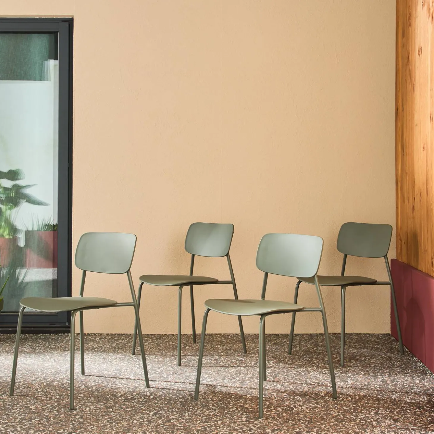 Set of 4 stackable steel and plastic garden chairs