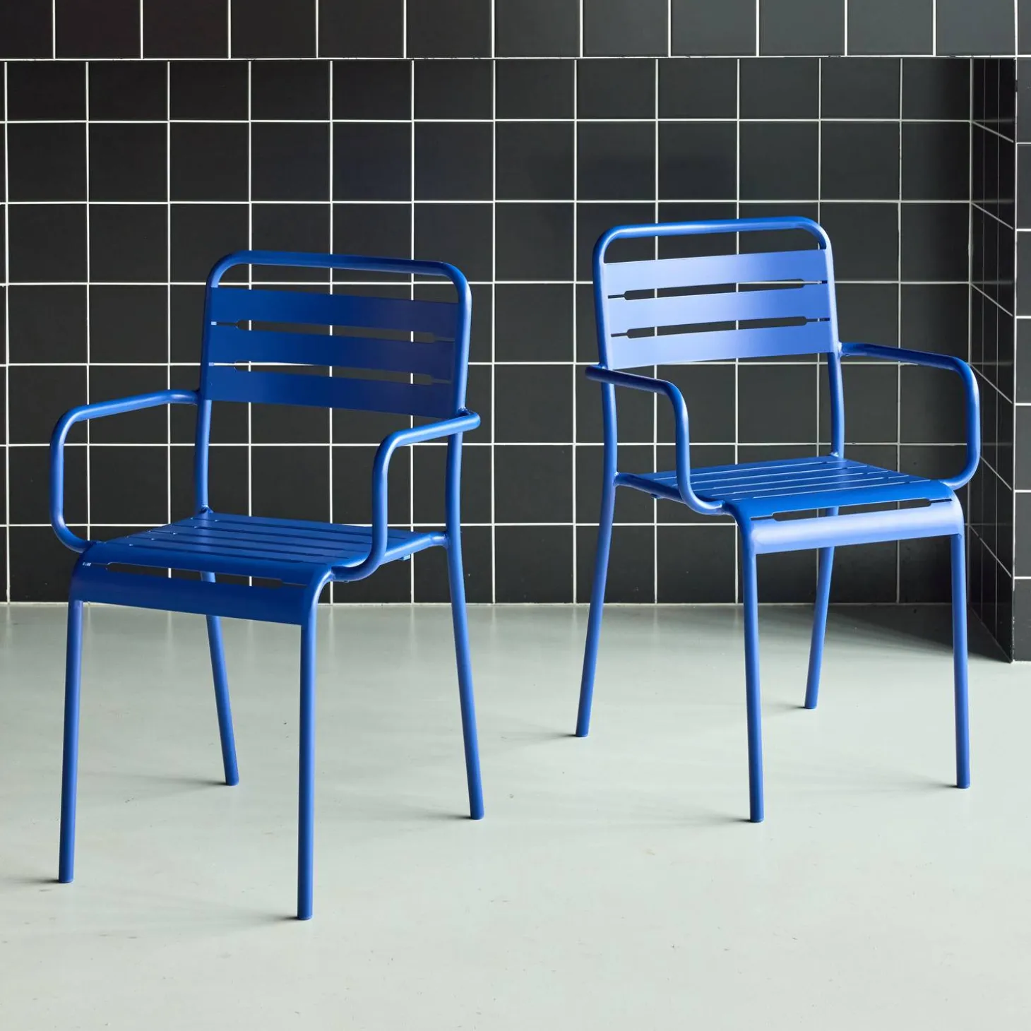 Set of 2 stackable steel garden armchairs