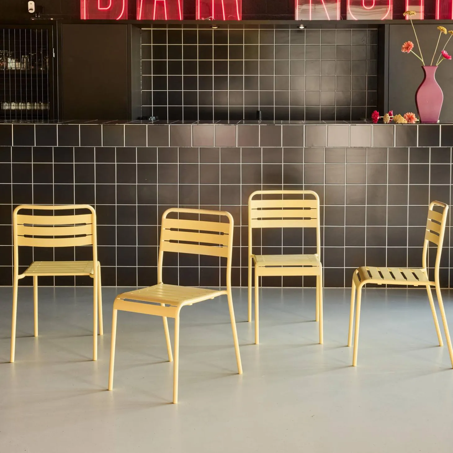 Set of 4 stackable steel garden chairs