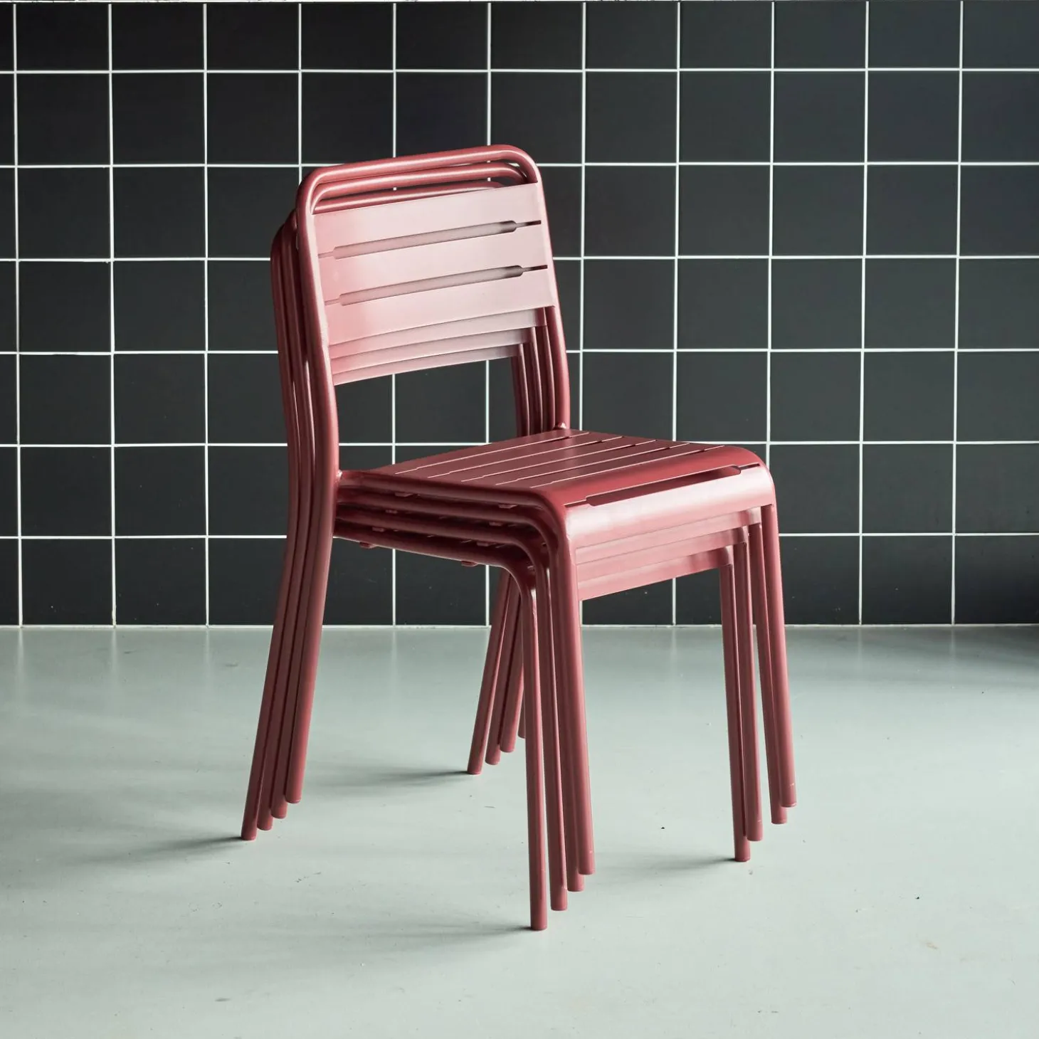 Set of 4 stackable steel garden chairs