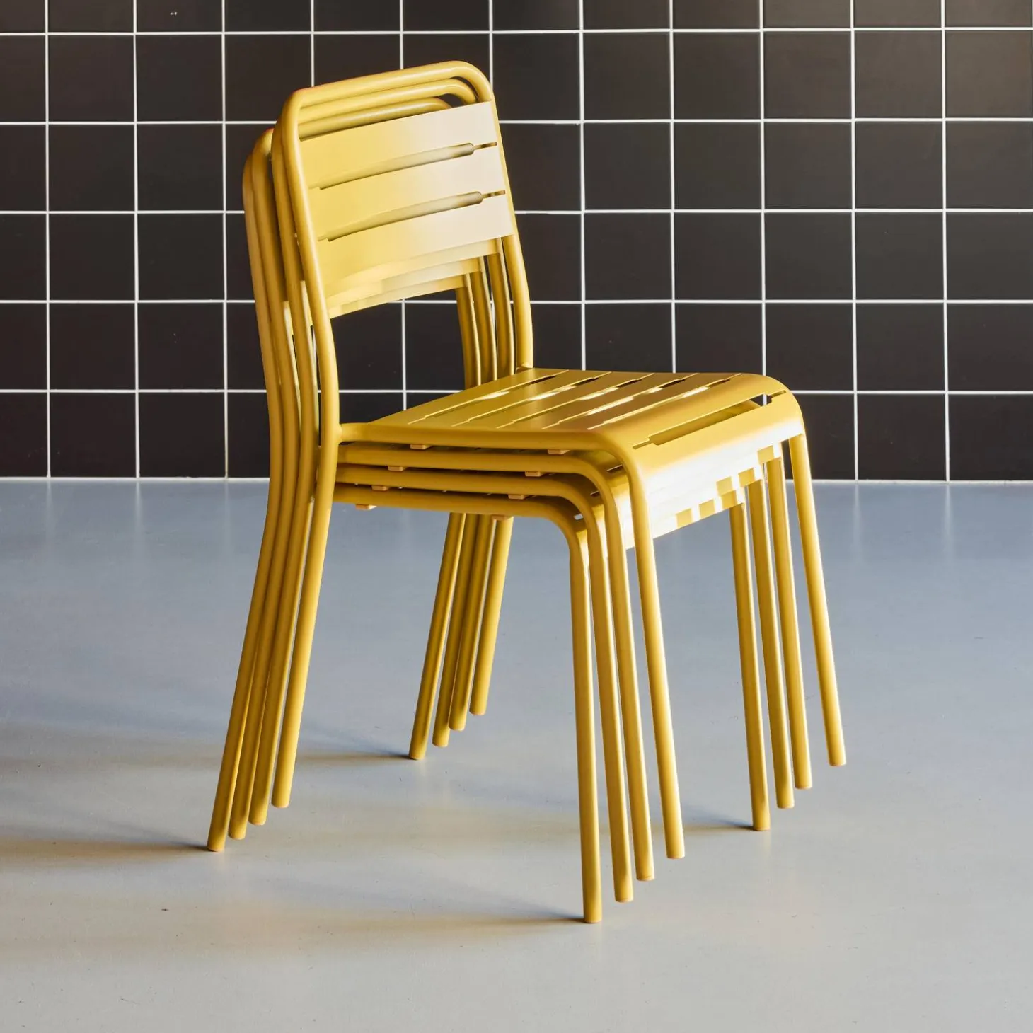 Set of 4 stackable steel garden chairs