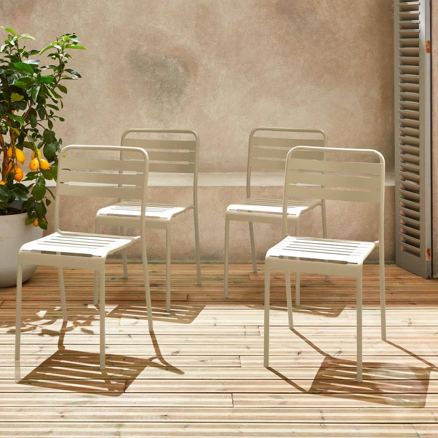 Set of 4 stackable steel garden chairs