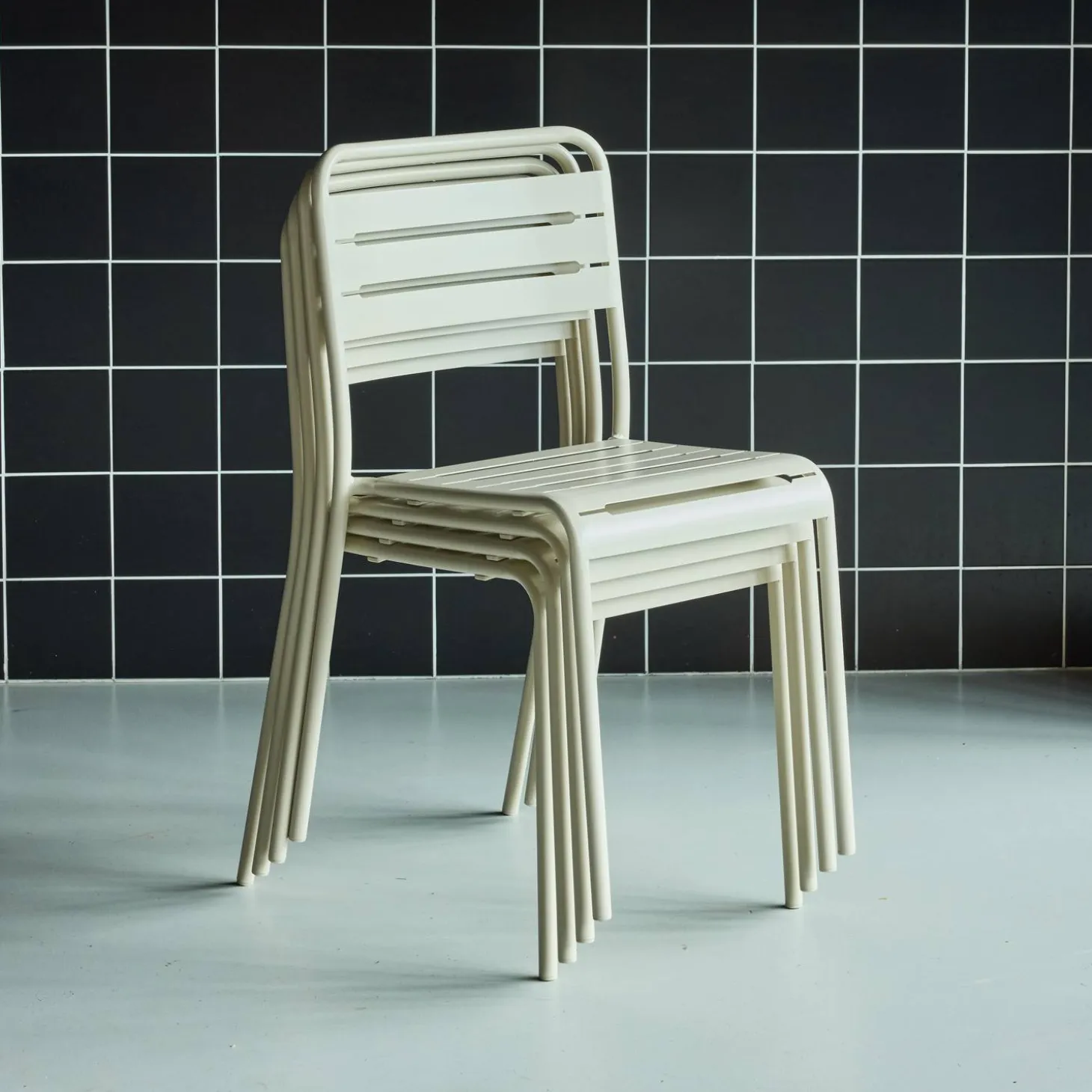 Set of 4 stackable steel garden chairs