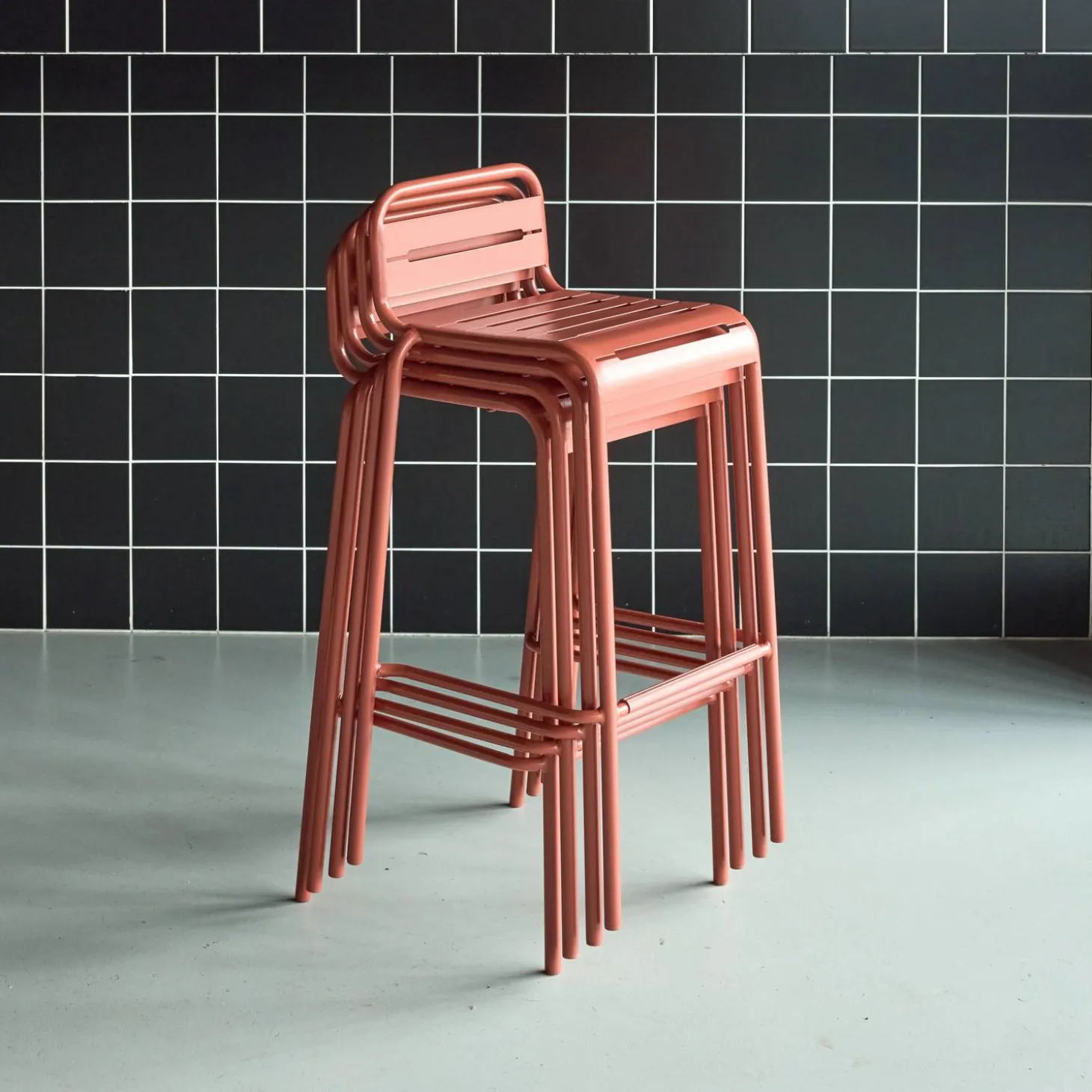 Set of 4 steel and stackable garden high chairs