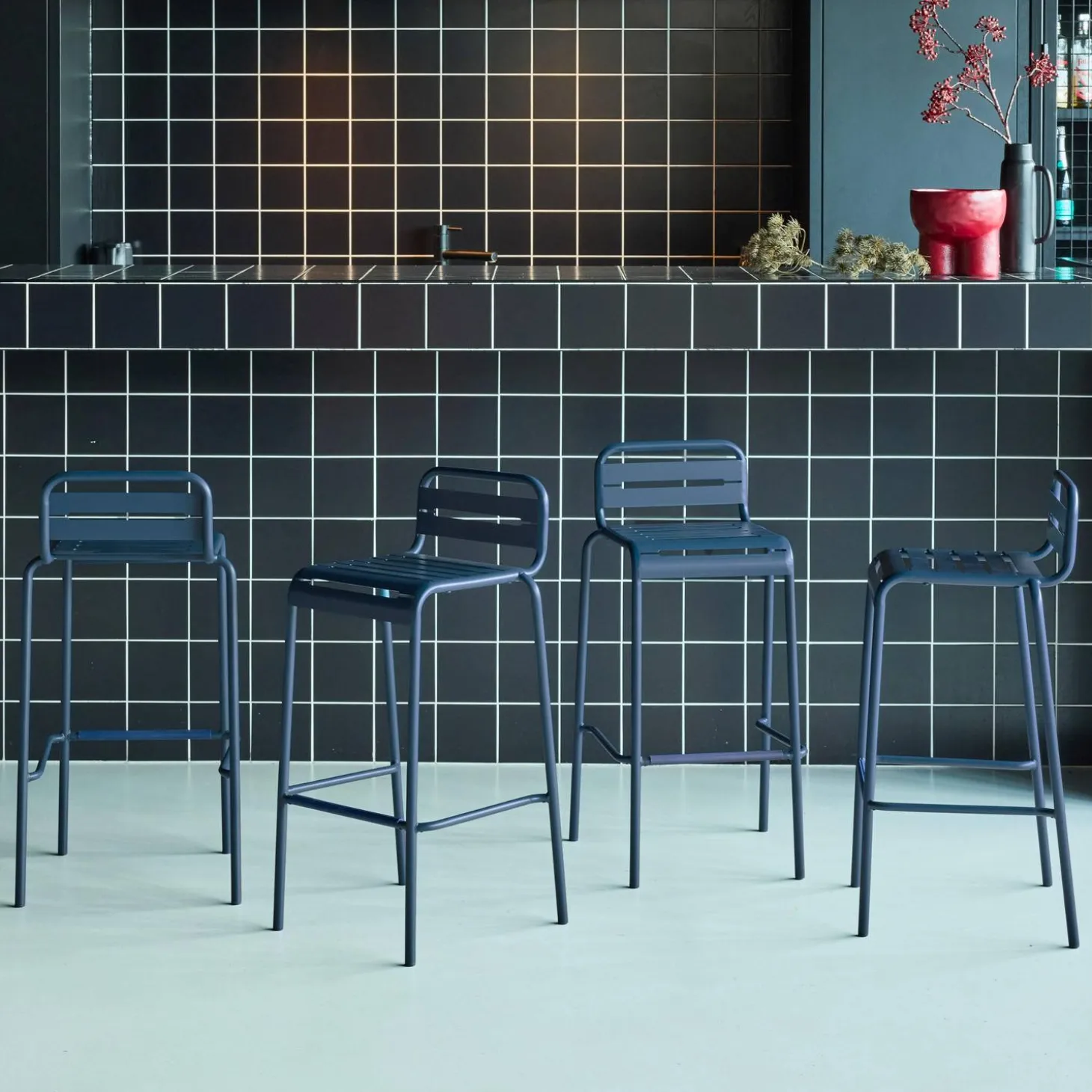 Set of 4 steel and stackable garden high chairs
