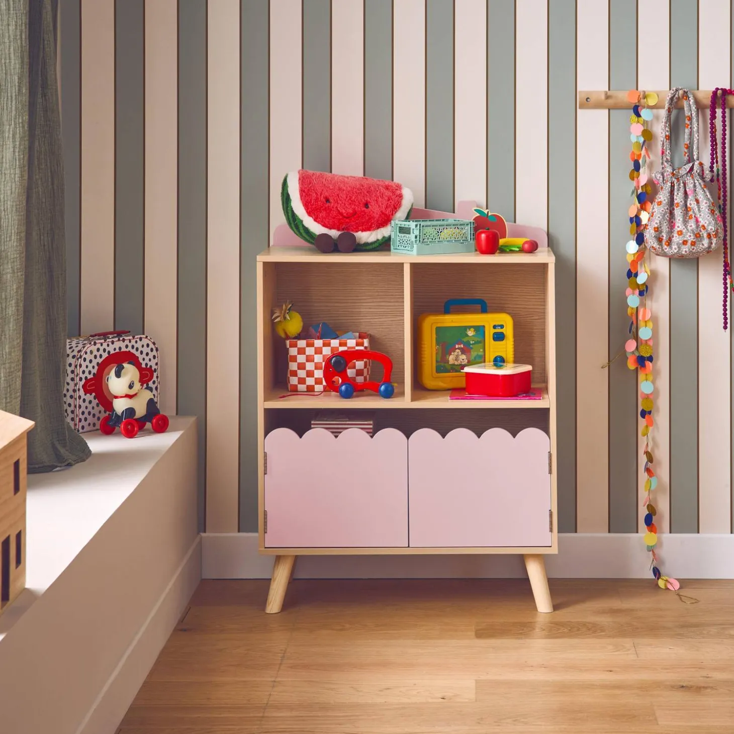 2-shelf 2-door children's bookcase