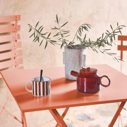 Square 2-seater folding metal bistro garden table with 2 chairs