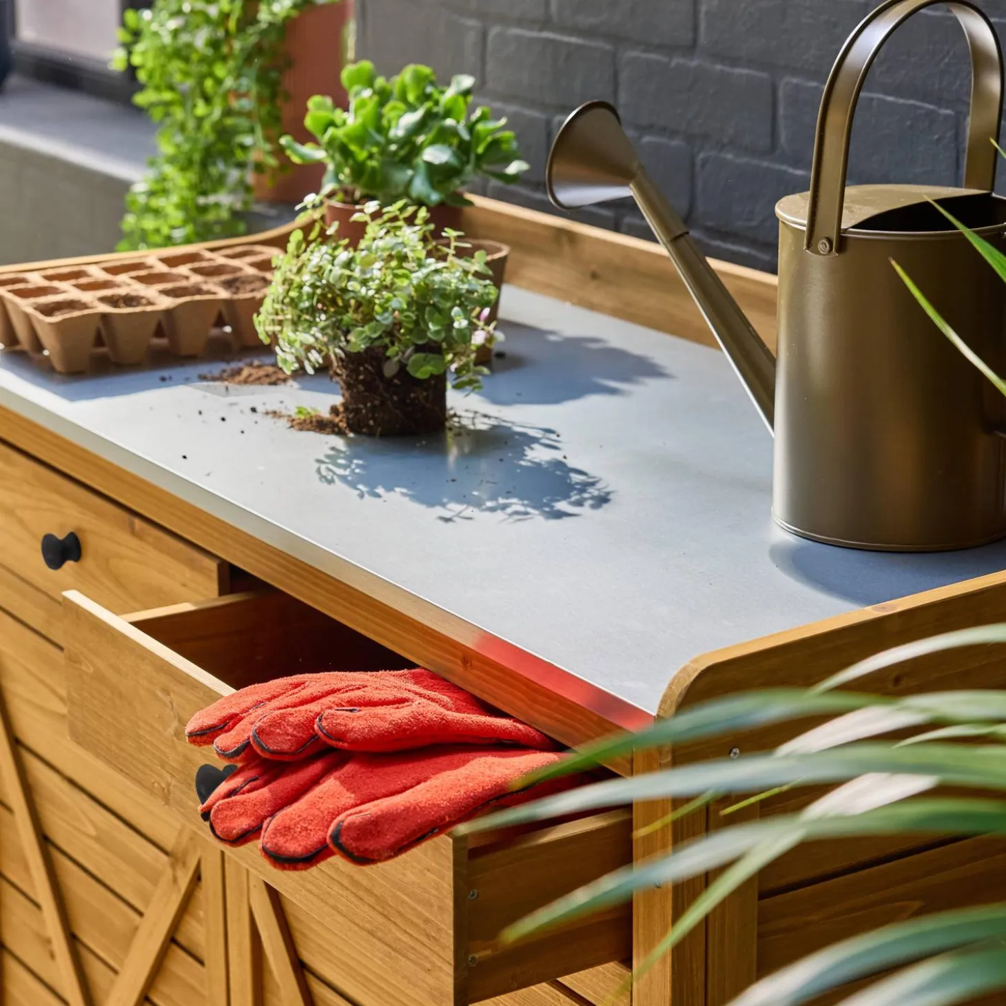 Storage unit, fir wood potting table, 2 doors, 2 drawers
