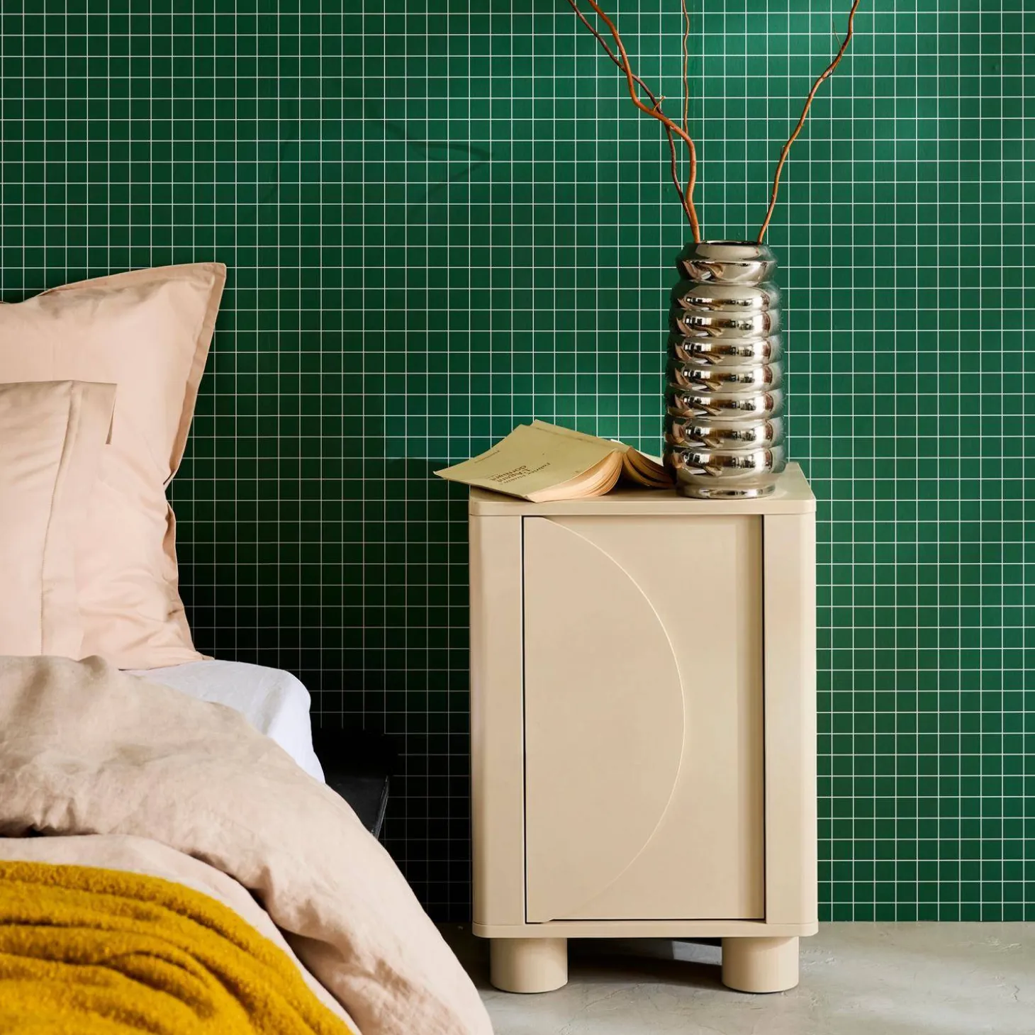 Wood effect bedside table with 1 reversible door