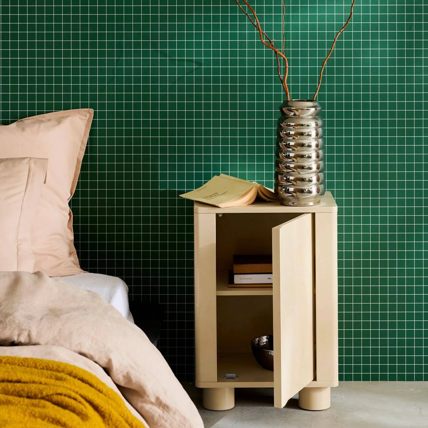 Wood effect bedside table with 1 reversible door