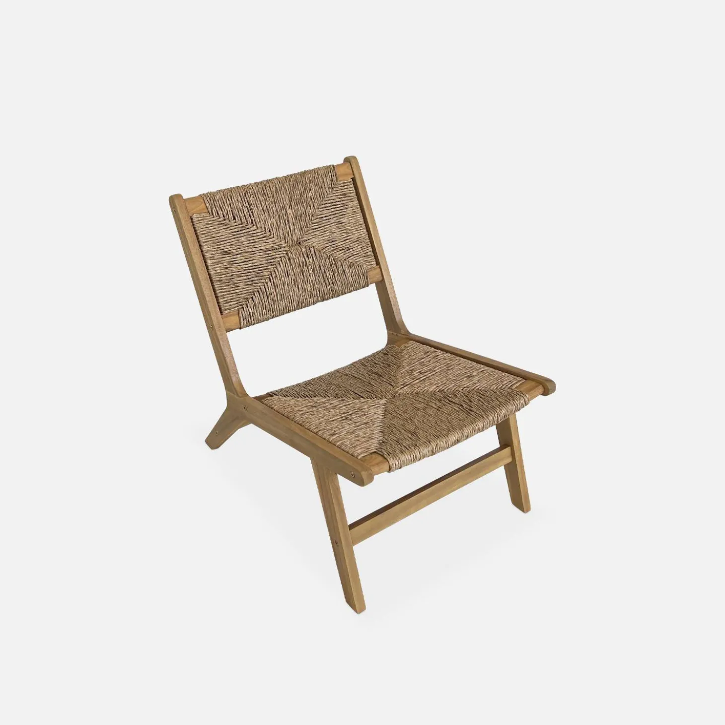 Wooden chair with straw-like resin