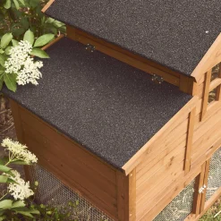 Wooden chicken coop for 4 chickens with nesting box