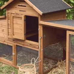Wooden chicken coop for 4 chickens with nesting box